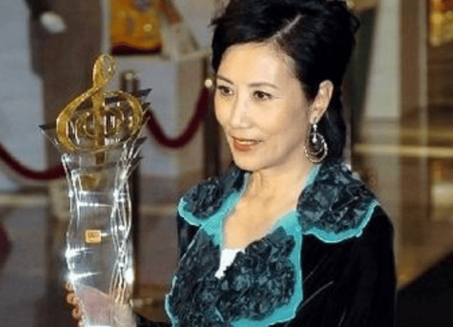 31岁上春晚红了之后消失10多年,以为结婚生子,其实早已离世