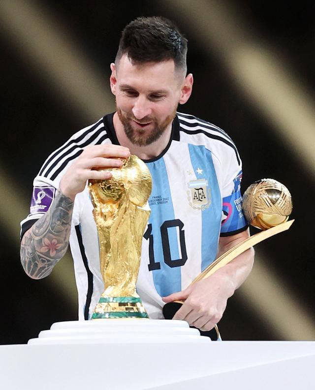 鲁尼谈梅西与c罗之争:客观评价备受争议