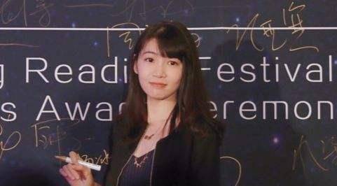 才女状元考入北大后,迷上写小说被骂不务正业,如今却爆红网络_刘婉荟