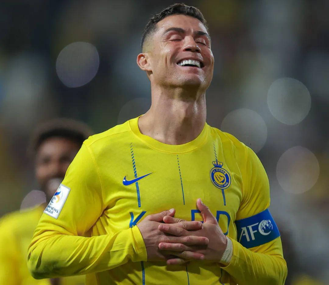 踢2026年世界杯!难怪c罗与球队续约,两大目的浮现,球迷笑了