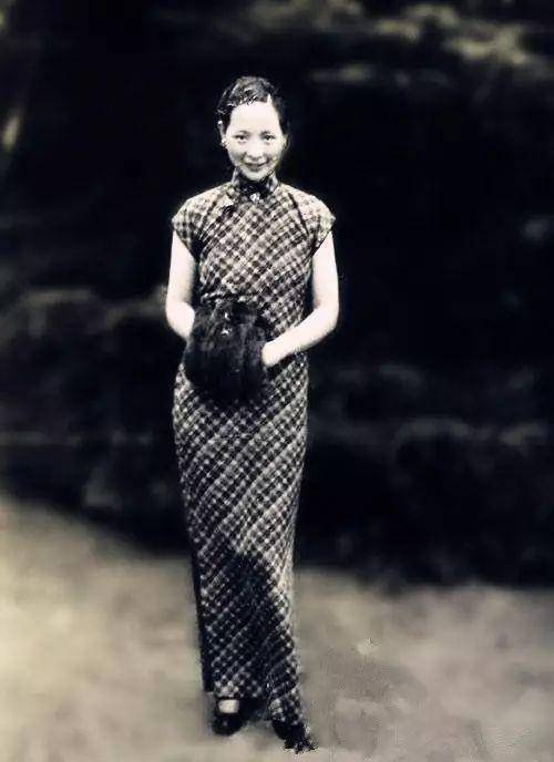 李祖法虽然留过洋,但还是倾向于大男子主义思想,他不喜欢妻子抛头露面