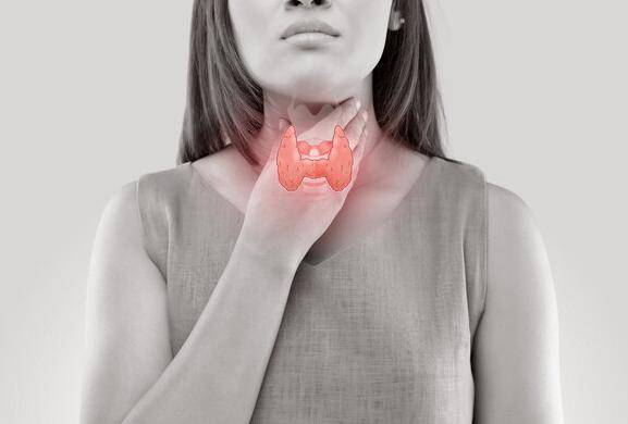 别把喉癌当成咽炎,身体有4种异常建议引起重视,别后知后觉