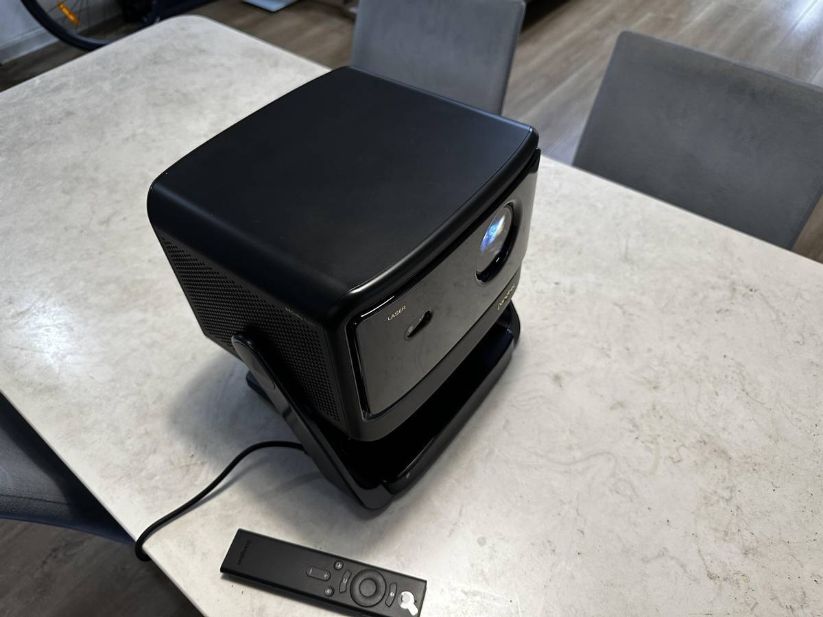 当贝X5S激光云台投影仪:光影之间的艺术与创新