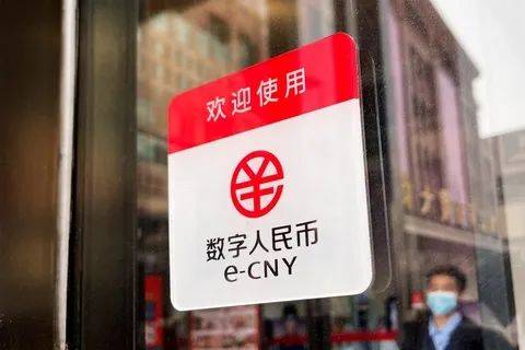 睡在人民币上面的图片图片