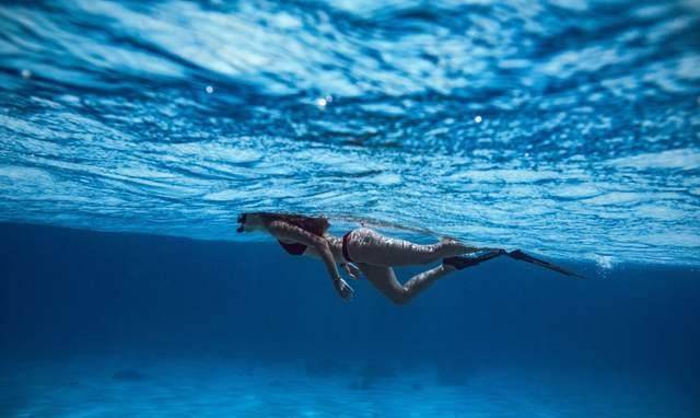 为什么溺水死亡的人,女的仰天面朝上,男的扑地面朝下!