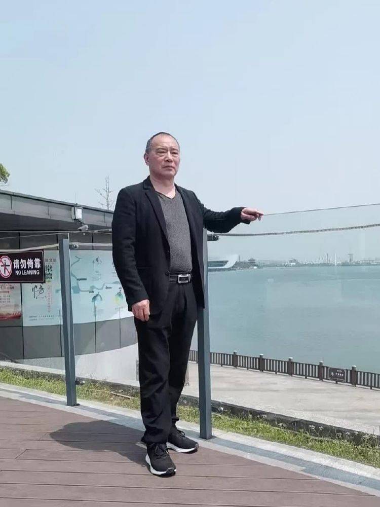 五律 萤火虫(外七绝四首)_万仙_黄泉_宜春