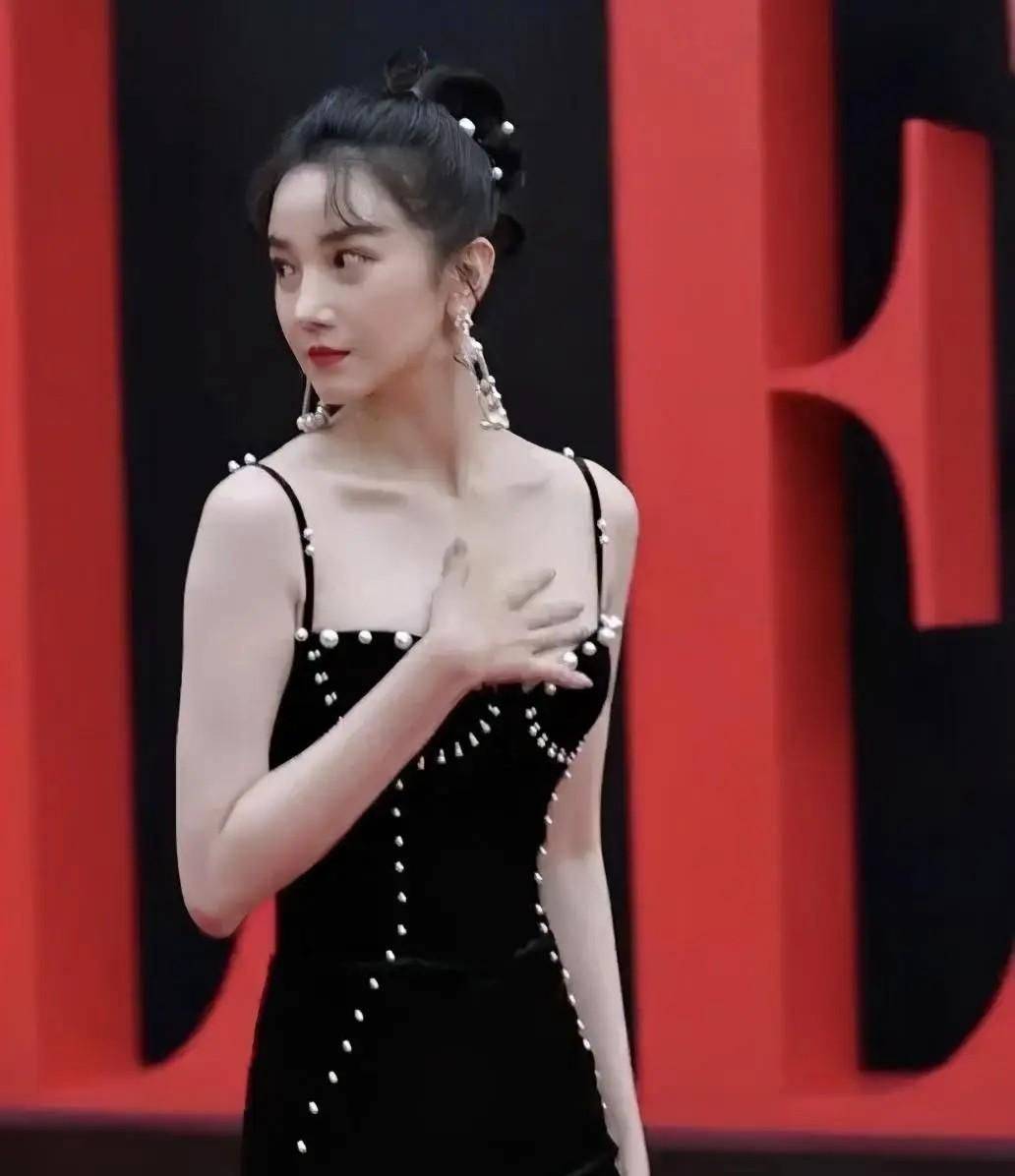 "发育过猛"陈小纭:167厘米的黄金腰臀比,人间尤物秒杀女明星