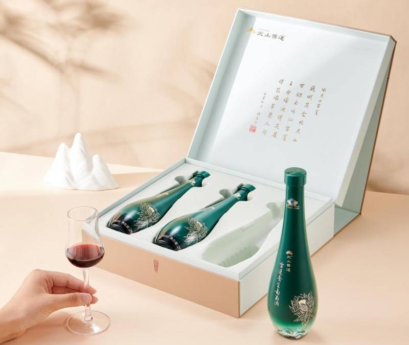 天山峰顶·雪中有莲丨蓝鳍金枪鱼搭配雪莲养生葡萄酒,就一个字"绝"!