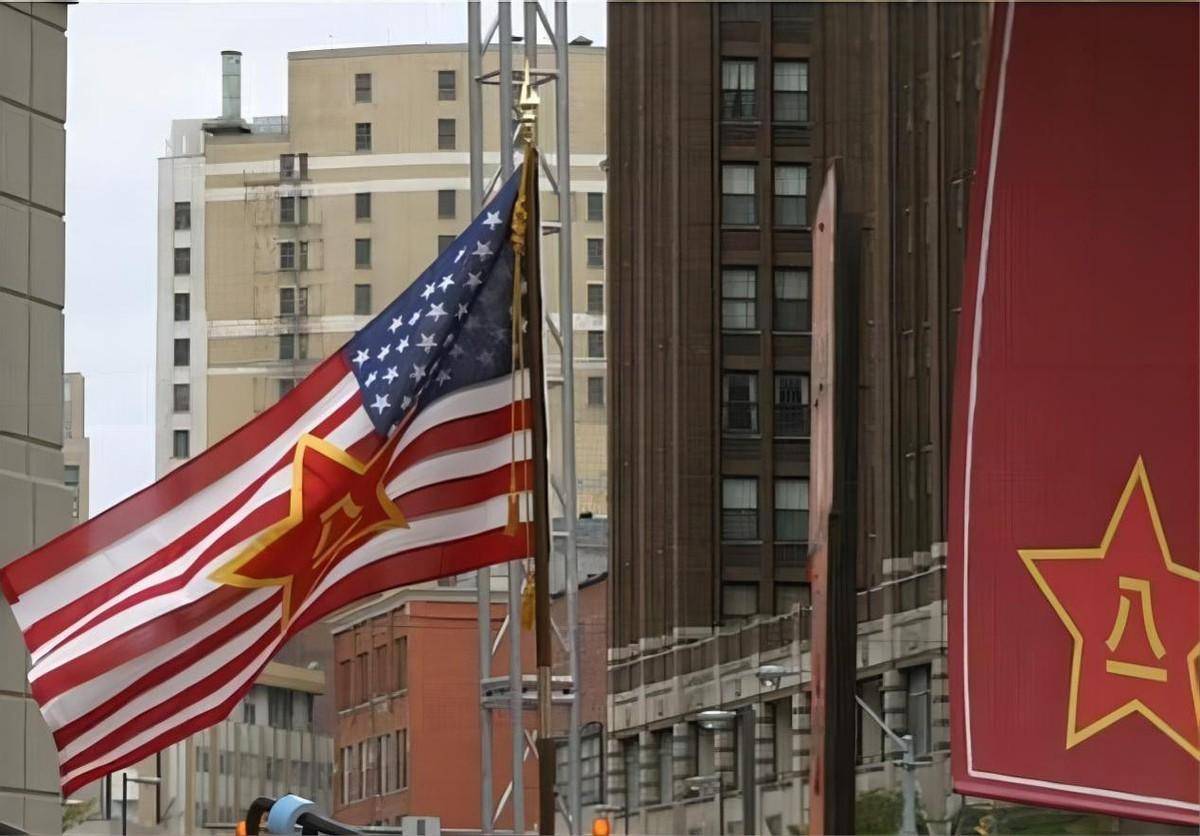 你别说,虽然《赤色黎明》是部烂片,但是美国人设计的这面驻美部队军旗