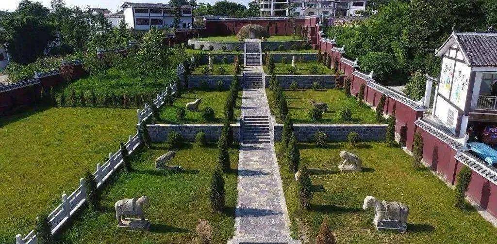 贵州一品官员墓,隐藏在黔西一村庄里,曾官至兵部尚书