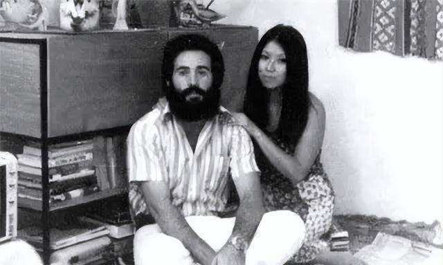 三毛跟荷西不寻常的婚礼上的三个细节,其中一个细节令人感叹