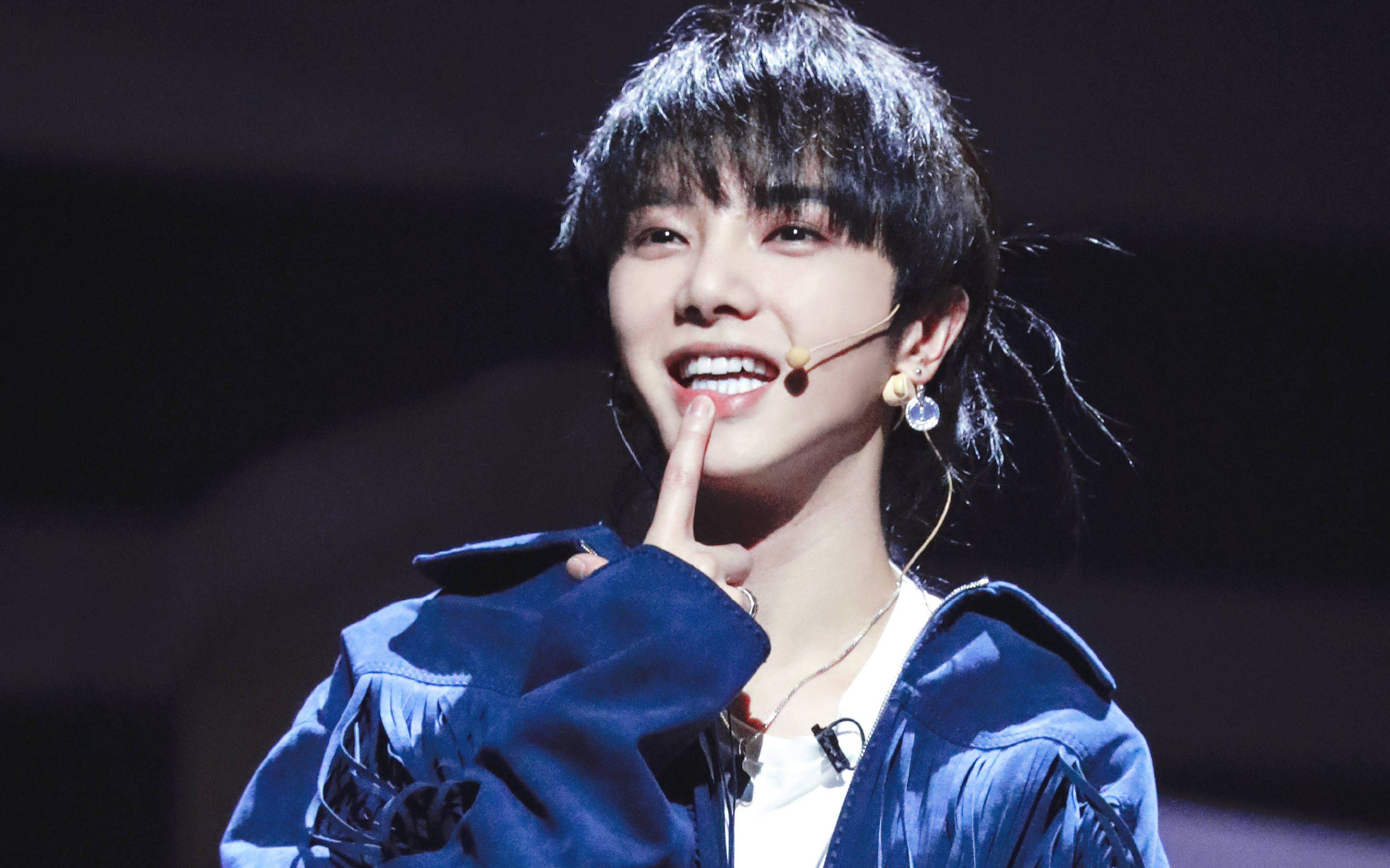 华晨宇演唱会现"神医"传闻,蹦迪排结石,粉丝戏称"在世华佗"