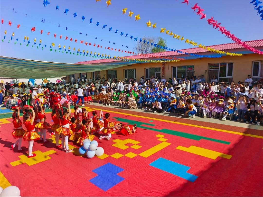 灵丘县城镇第二幼儿园举办"萌娃小剧场 梦想大舞台"主题庆"六一"活动