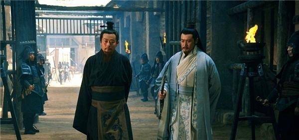 孔明欺他,刘备骗他,关羽恐吓他,可他才是三国最大智若愚之人