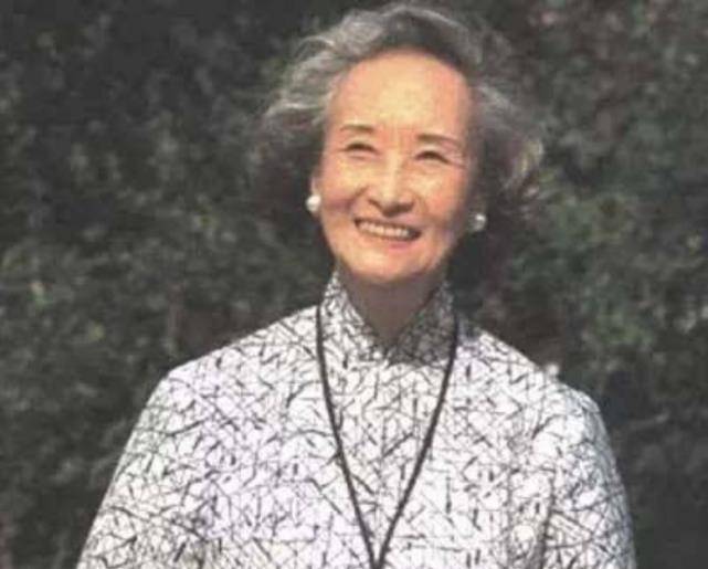 北大校花郑念:中年丧夫,52岁女儿被害,晚年到美国写作成了名人