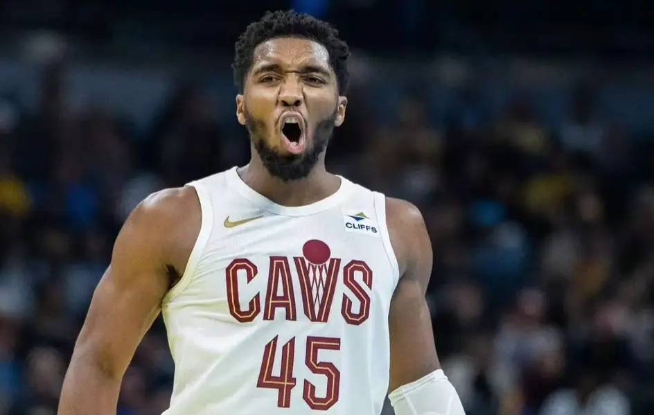 火箭,勇士酝酿3换1交易,斯通报价米切尔,维金斯?