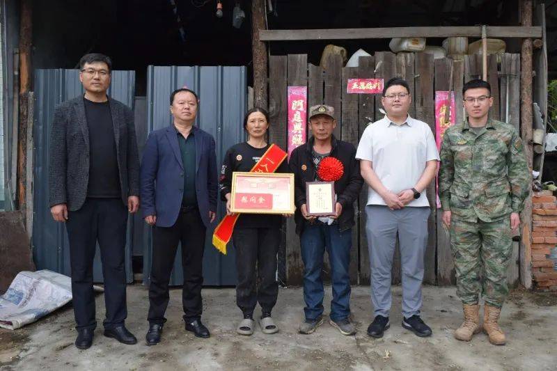 一人立功 全家光荣 蛟河市开展为军属送喜报活动