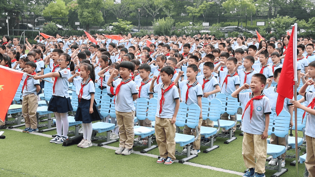 南京市月牙湖小学举办第九届"梦月"读书节暨庆"六一"表彰活动