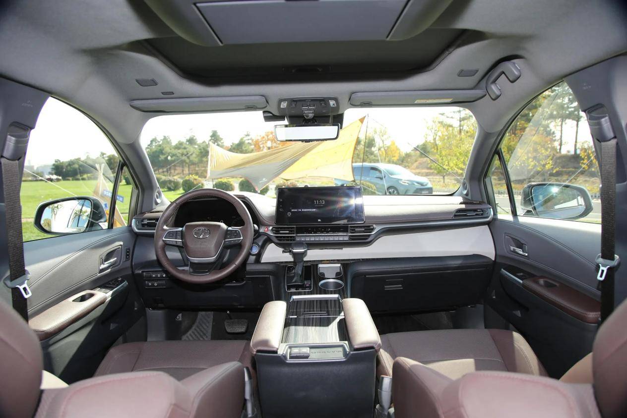 丰田开始价格战,近5.2米mpv,第三排能放平,优惠6万 ,销量大涨