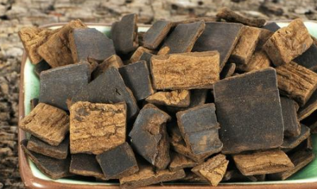 根据报道,杜仲所含的京尼平苷酸甲酯具有抗肿瘤的作用.