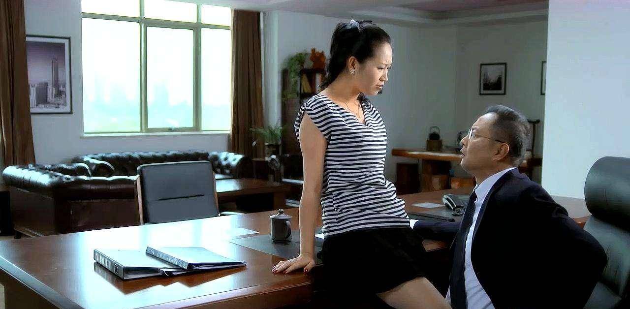 领导私发信息骚扰女下属,被暴打后称是开玩笑,女下属:开你xx