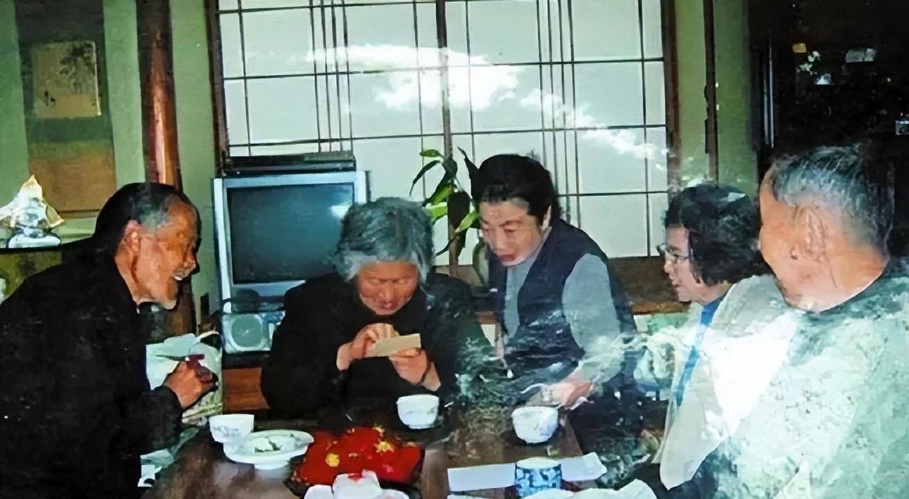 90岁老人一生没有上户口,临终前拿出儿时照片,惊动两国政府_王玉兰