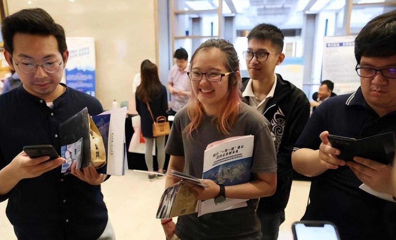 18岁被哈佛大学录取后,他再也没有回到中国.