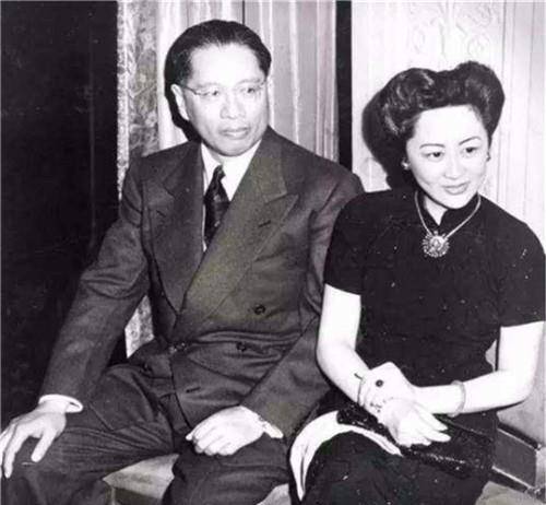 (盛宣怀指定的继承人)还染上了毒瘾,一夜之间输了100多套房子给卢小嘉