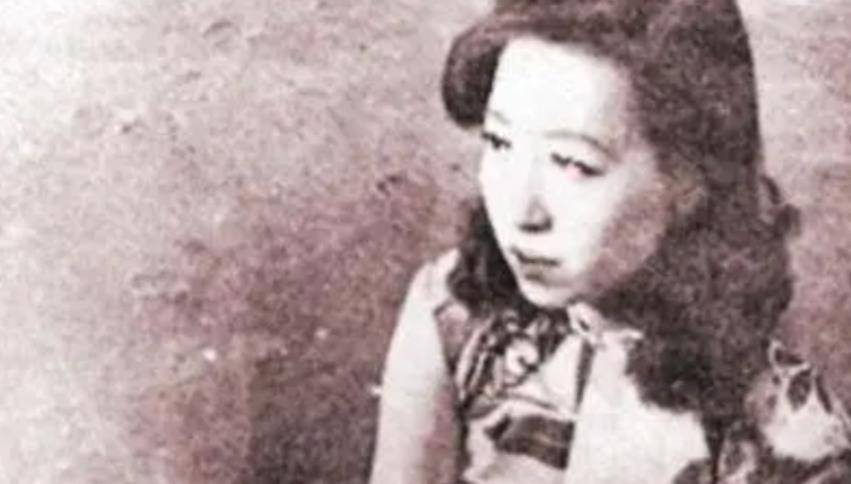 桑弧请医生为张爱玲验孕,却发现子宫颈曾被折断,两人从此不相见