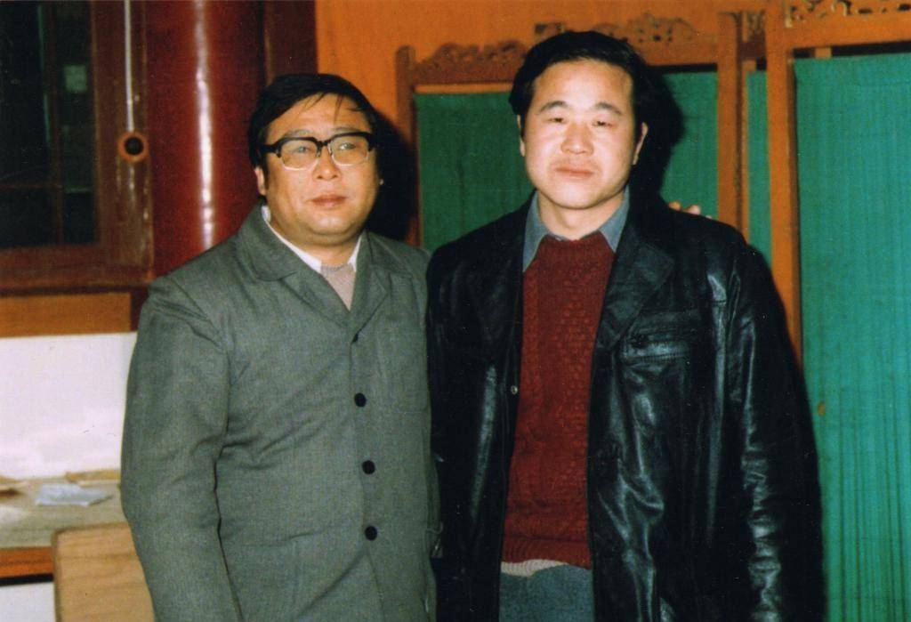 历史名人罕见合影:图3成龙和"世纪大盗"张子强,图8马云和金庸