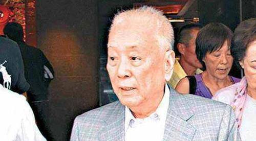 妻子老年痴呆,富豪亲自照顾,97岁去世后,为妻子留400多亿遗产