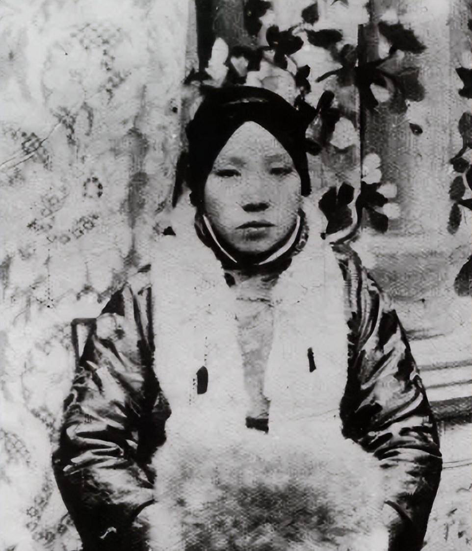 清末一尼姑还俗,嫁给大22岁的丈夫,生下一子成天下闻名的总统_王采玉