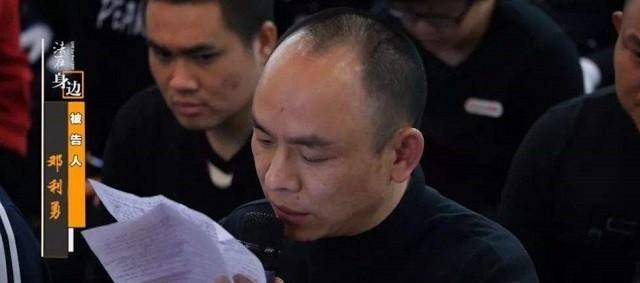 除了面貌上觉得黑恶势力的头目,往往都比较凶神恶煞,也会觉得他们进行