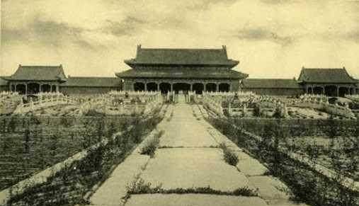 回自己家竟需要买票他的一生活成了近代史的缩影_溥仪_故宫_李淑贤