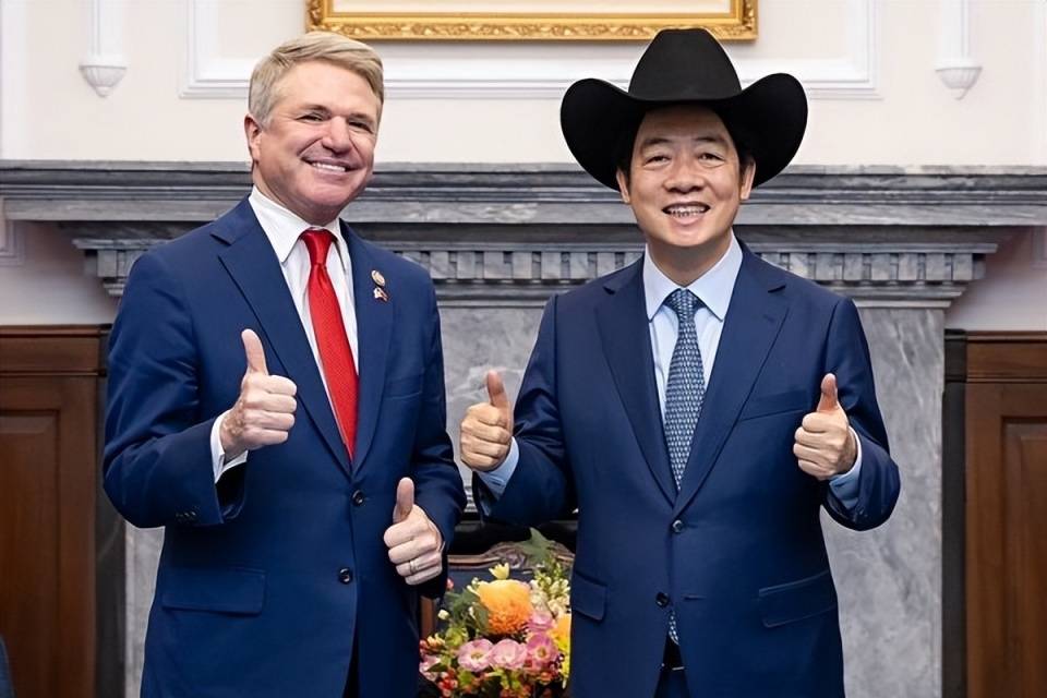 解放军38架军机再逼近台海,2个美代表团只能看着,不能出手帮赖清德