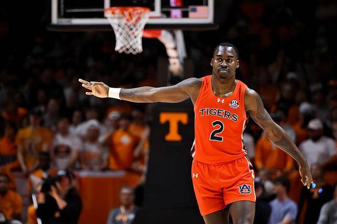 雷霆要不要签下他凑一个三人组?_名字_球员_jaylin