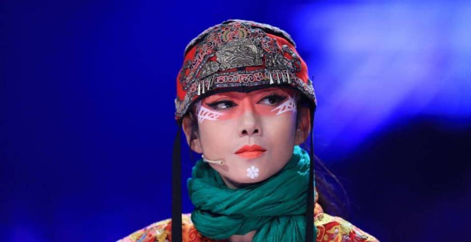 宁夏46岁"巨婴"郭冷:除跳舞连衣服也不会洗,年入百万无人敢嫁