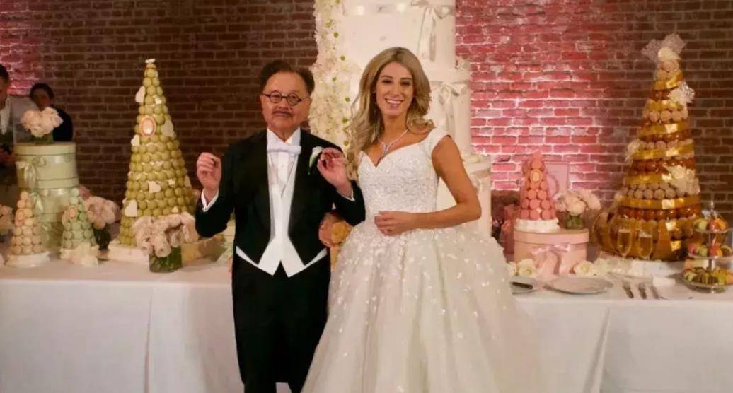 80岁四婚迎娶小50岁娇妻,华裔食神喜得一女:想看女儿出嫁_周英华_歧视