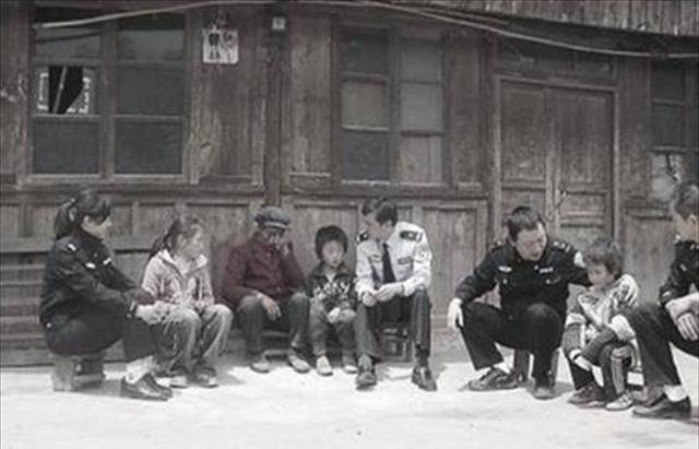 6岁男童因没写作业,亲爹残忍将其打昏后活埋至死,事后开怀大笑