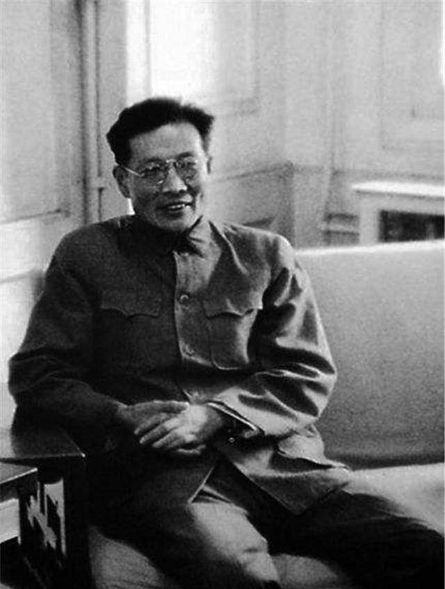 作家周立波病逝前,决定把一生积蓄捐给国家,妻子忍痛完成遗愿