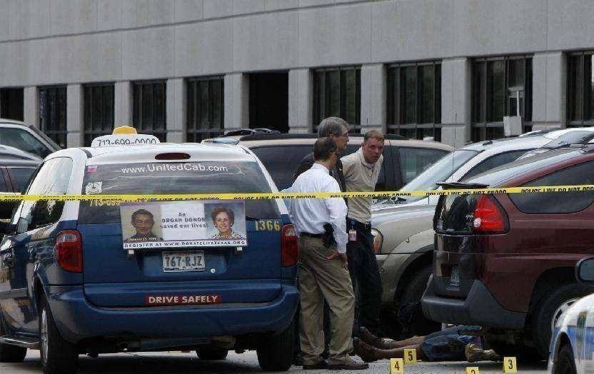 控制总统,威胁国会,洗脑民众:美国禁枪难的背后真凶是谁?