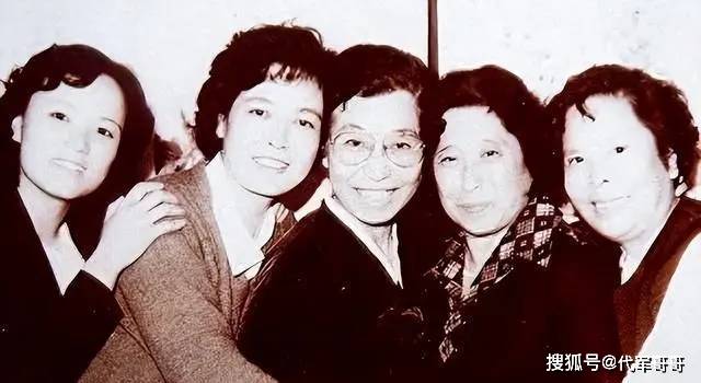 原来她早已去世!经历两段不幸婚姻,53岁离世两任老公都没出席葬礼