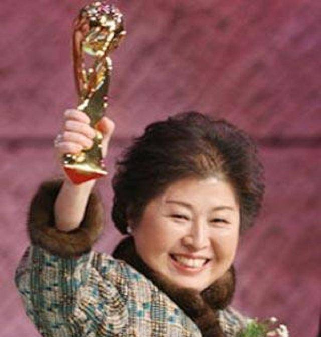 27岁卖香港垃圾到大陆,成中国女富豪后,又把美国垃圾卖给香港_张茵