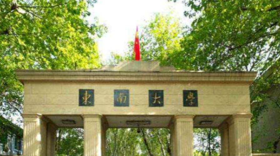 卢安克首先来到东南大学学习汉语,因东南大学不能与中国学生一起生活