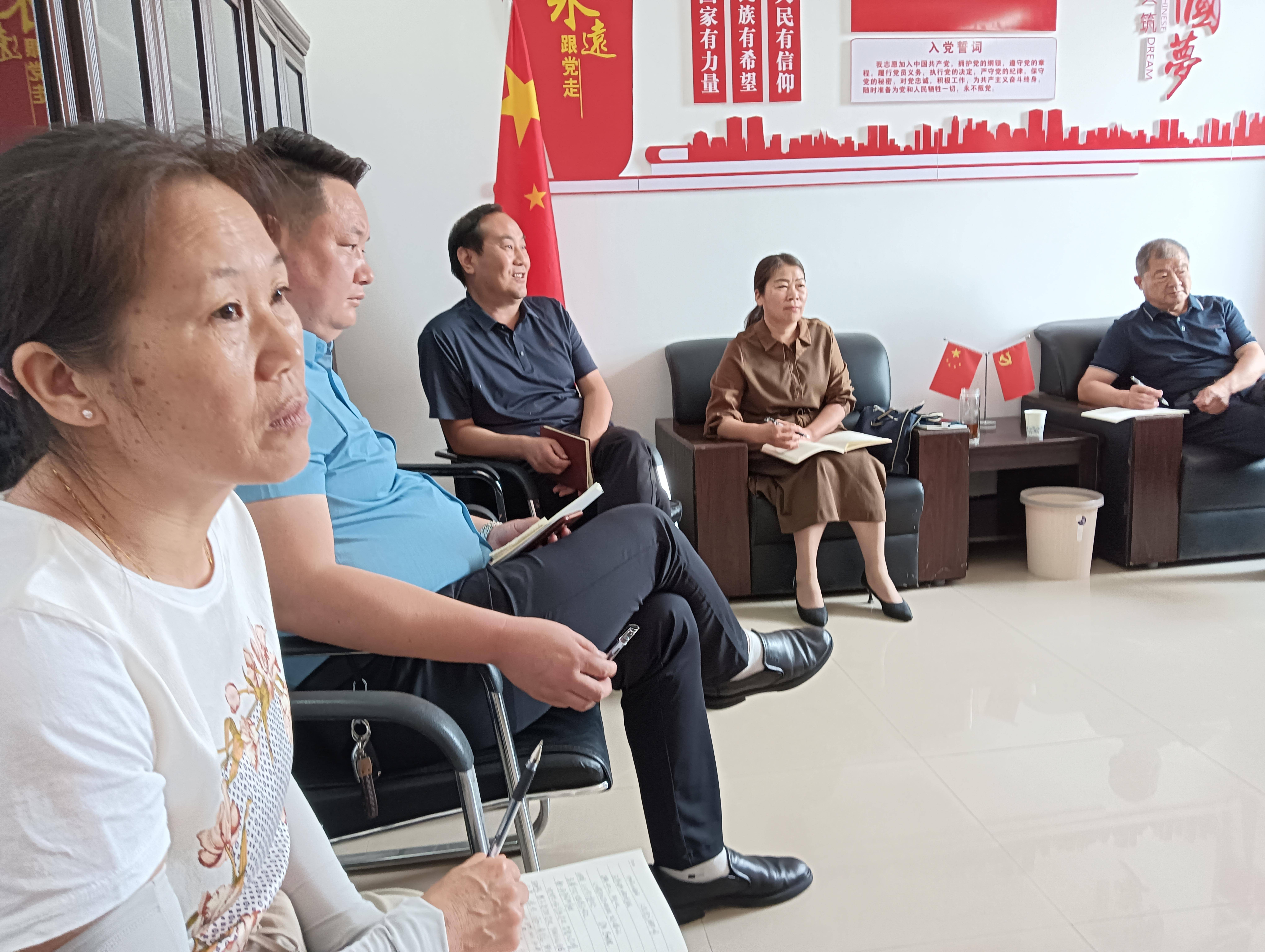 邓州市人大常委会:调研穰东镇人民法庭民事审判工作