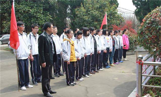 军魂永在!英雄吴海军,用生命护200名乘客周全,20岁壮烈牺牲