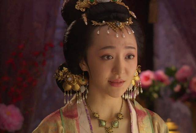 赵光义继位之后,本应尊宋皇后为皇太后,但是却以皇嫂为借口,只封其为"