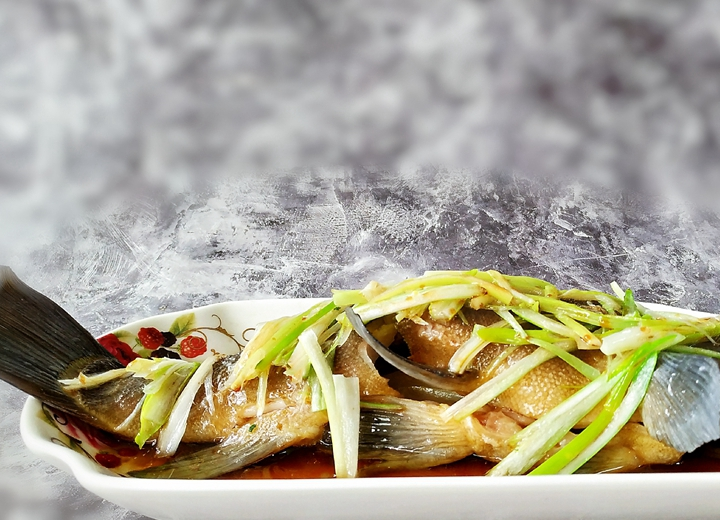 这鱼,很适合女人孩子吃,能让女人肌肤更有弹性,让孩子更聪明