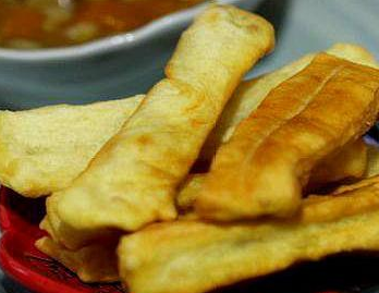 在家也可以做的油条,不用泡打粉,金黄酥脆又健康,做法还超简单