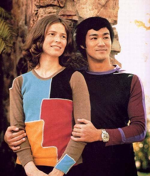 李小龙珍贵生活照:和儿子合影令人心酸,图9女子透露猝死全过程